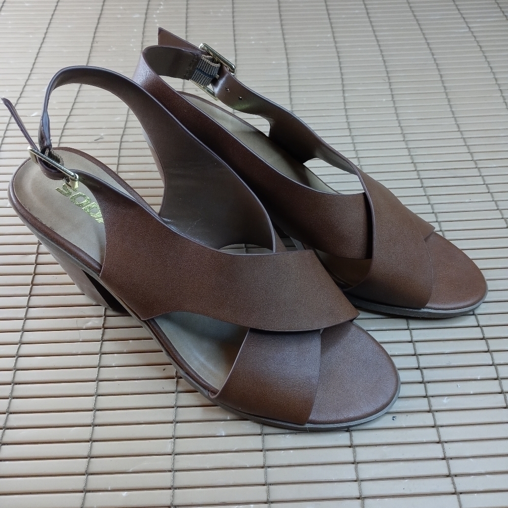 Soda Tan Womens 3" Block Heel Strap shoe size 10 new without box display. TUpem.